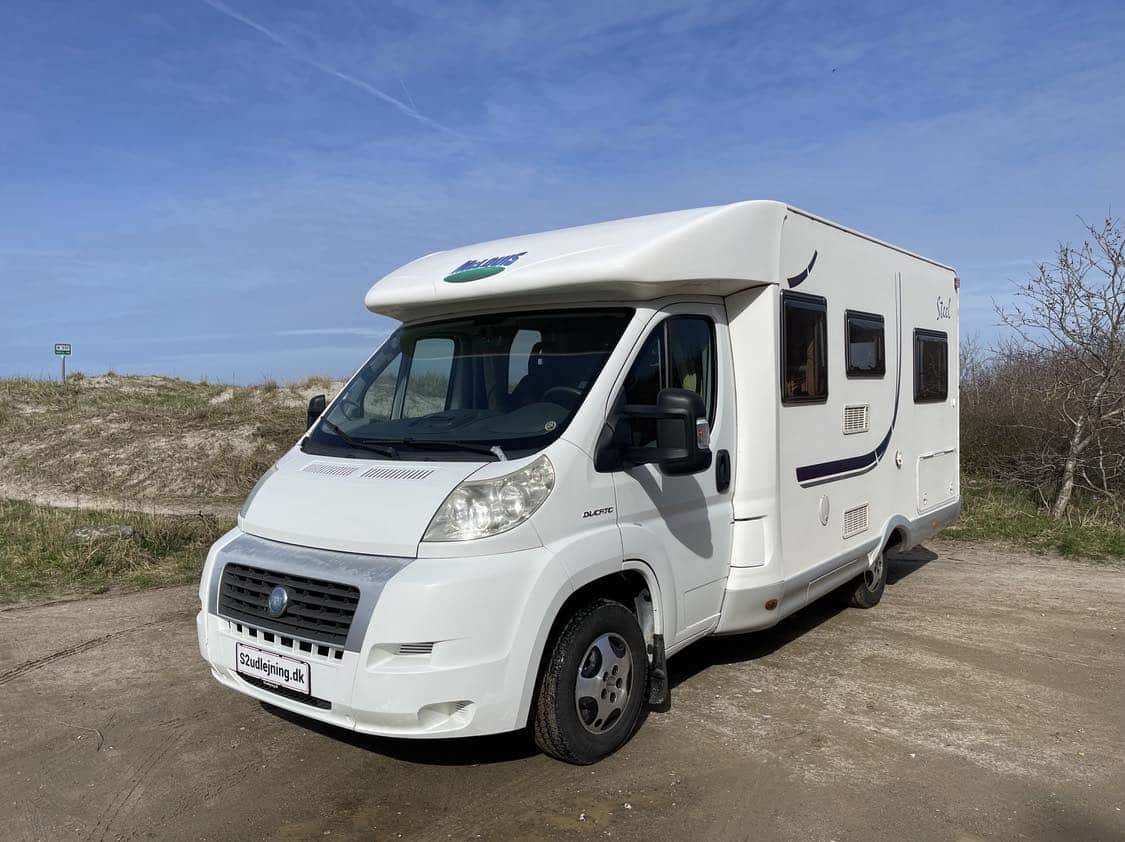 Vogn 1
Denne Fiat Ducato McLouis er ideel for førstegangs campister eller dem der ønsker at tage på storbyferie. Med dens kompakte design er vognen nem at komme rundt med.